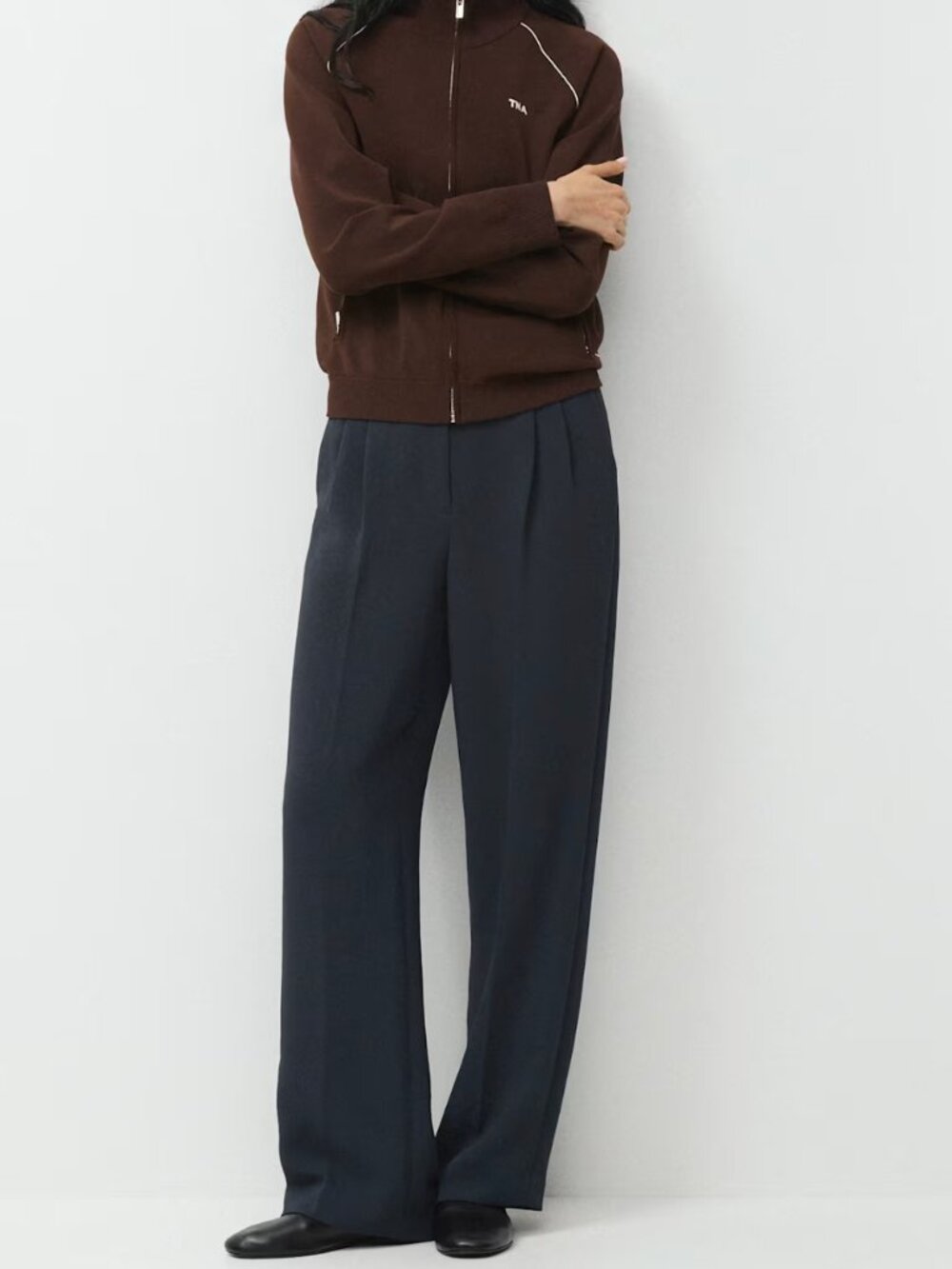 Woman’s Aritzia Effortless Pant - Classic Black Dress Pants 00